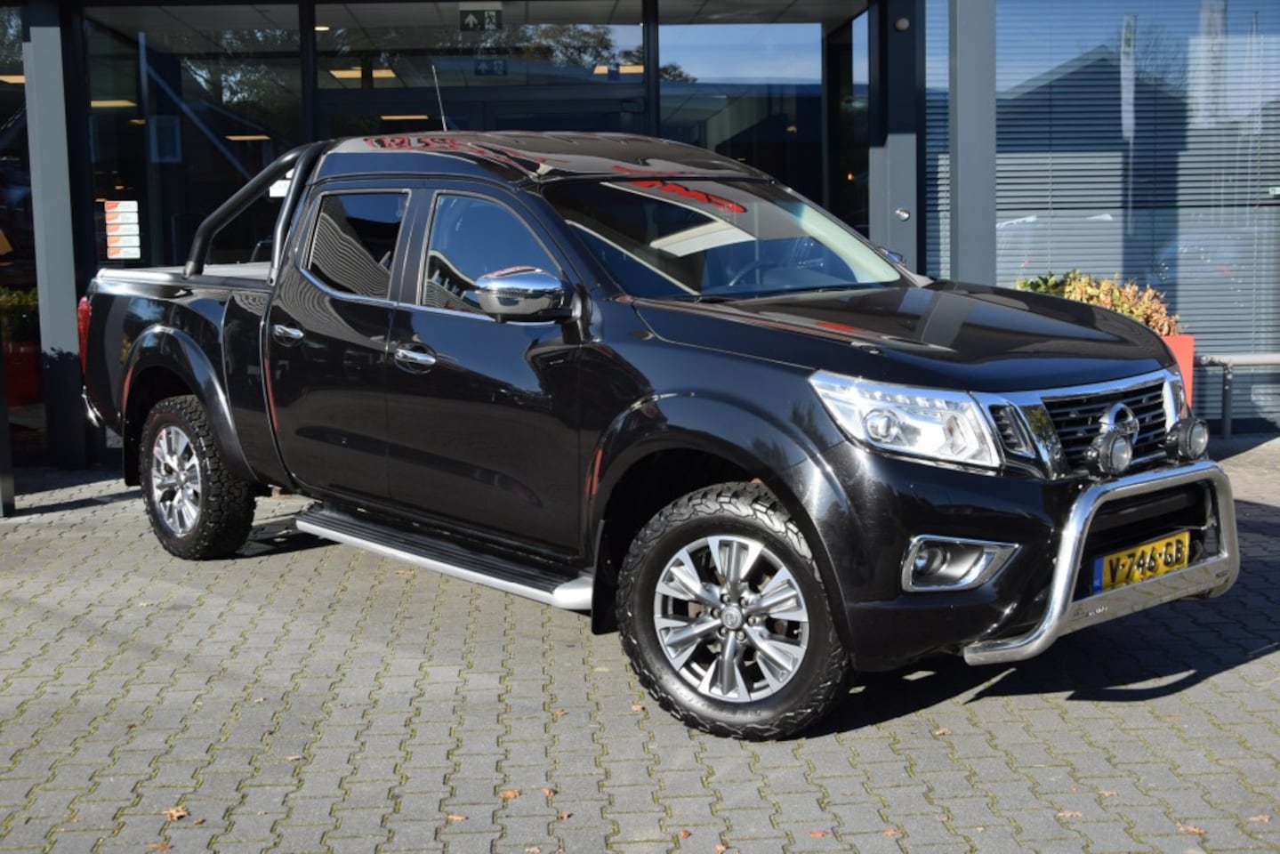 Nissan Navara - 2.3 DCI DUBBEL CABIN tEKNA A/T 5 SITZ 4WD VAN - AutoWereld.nl