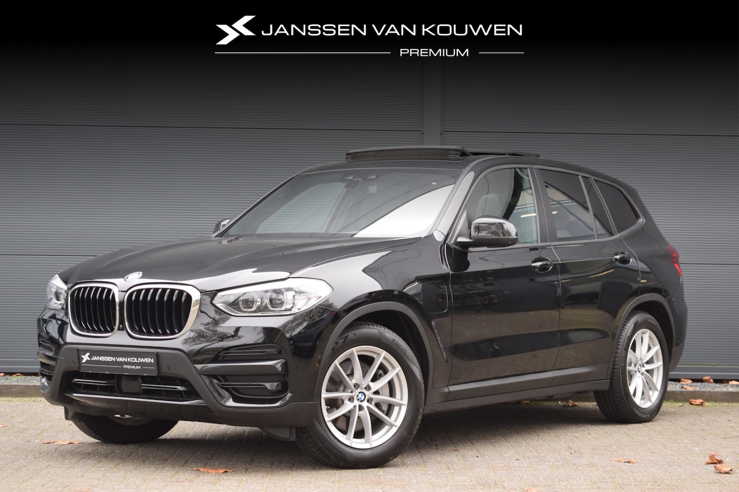 BMW X3 - xDrive30e / Panoramadak / Elek. Trekhaak / Stoelverwarming / Apple Carplay - AutoWereld.nl