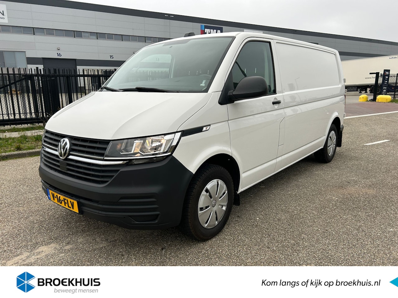 Volkswagen Transporter - 2.0 TDI L2H1 30 Comfortline 2.0 TDI L2H1 30 Comfortline - AutoWereld.nl