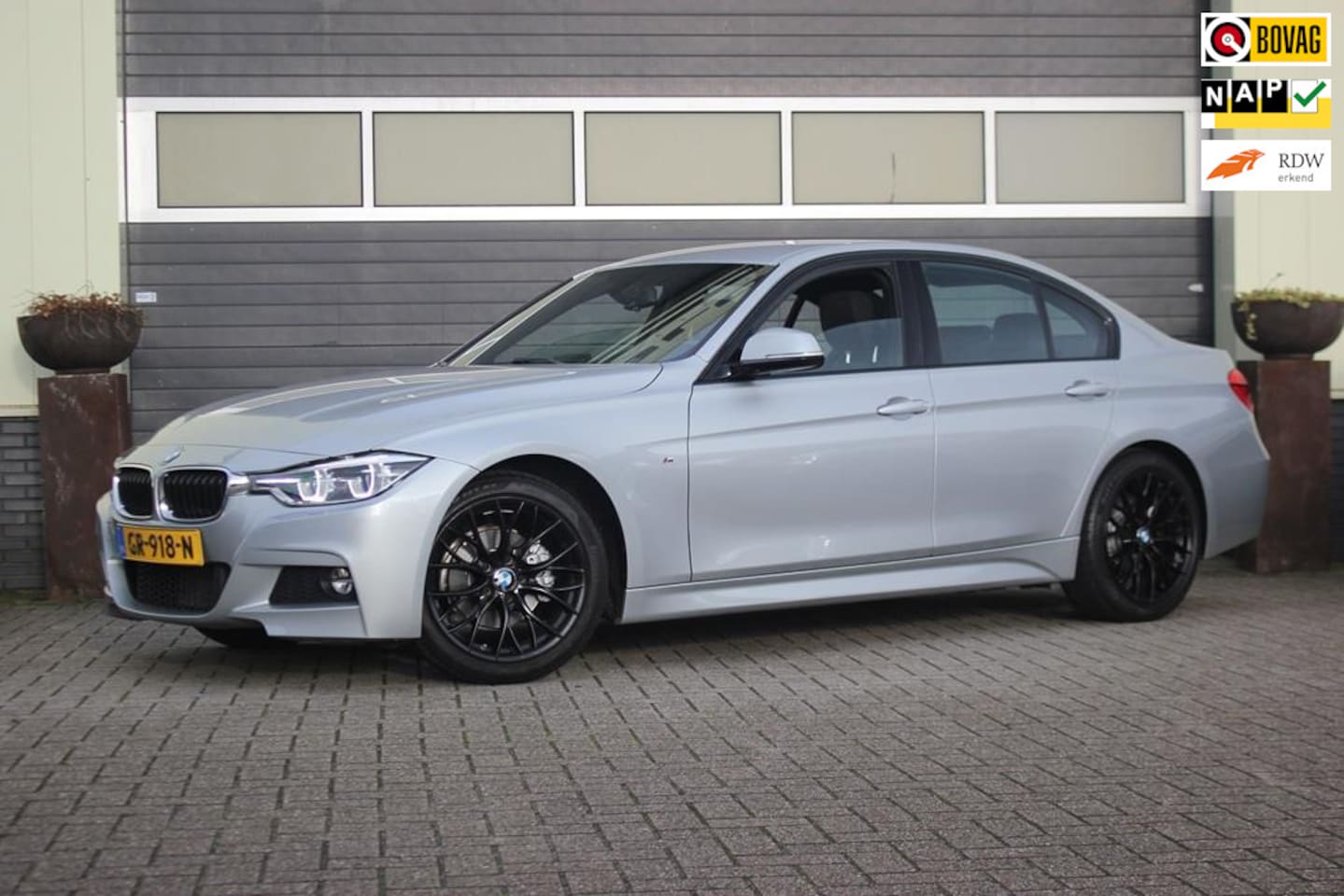 BMW 3-serie - 318i M Sport | Navigatie professional | NAP | - AutoWereld.nl