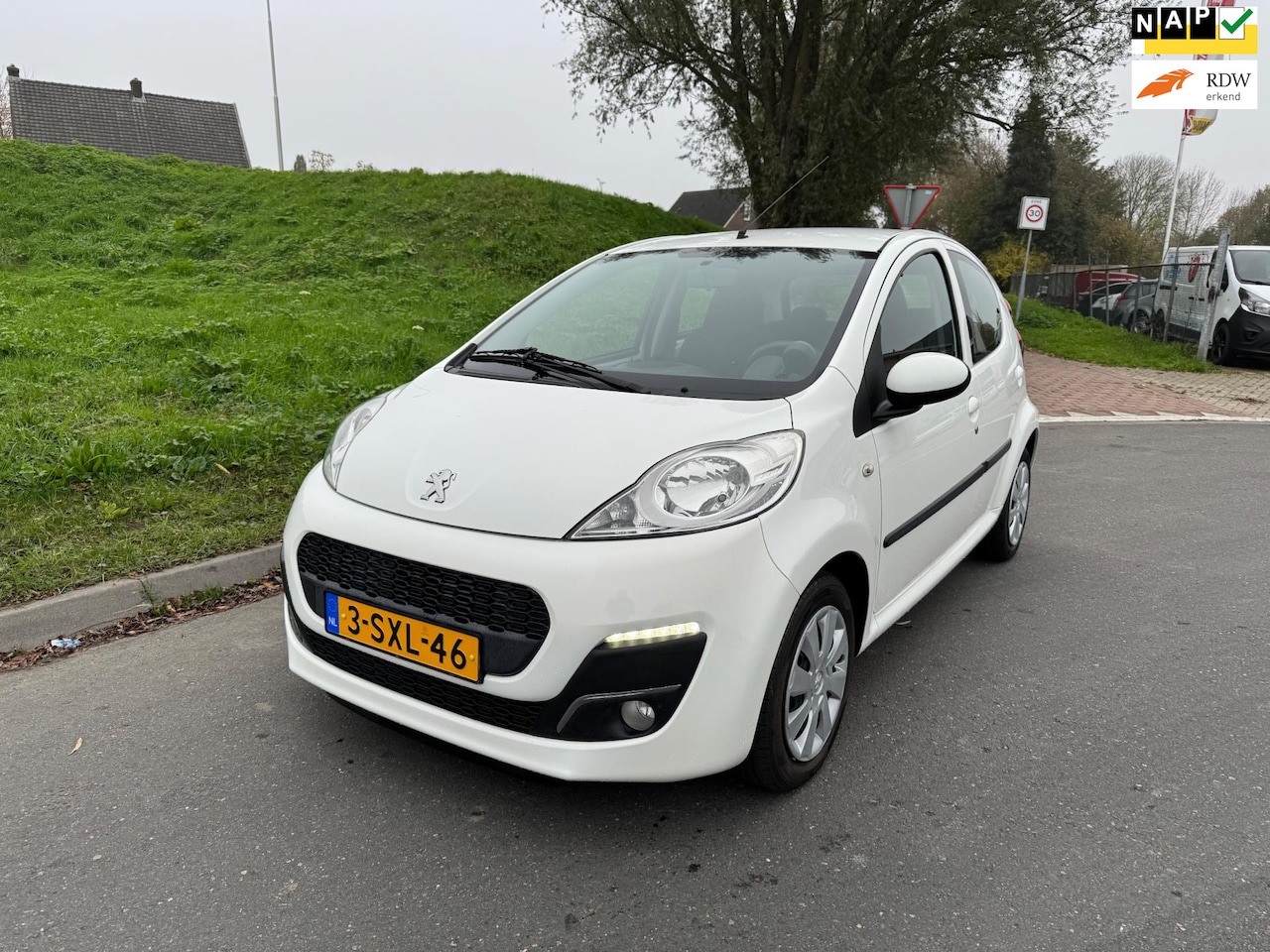 Peugeot 107 - 1.0 Active Airco 2014 - AutoWereld.nl