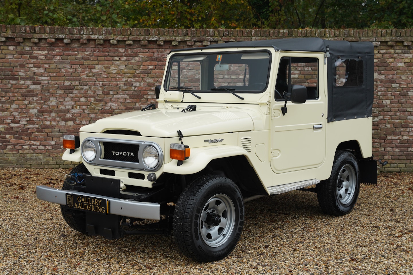 Toyota Land Cruiser - FJ40 Soft top PETROL Striking example restored to factory specifications, 6 Person "Soft-T - AutoWereld.nl