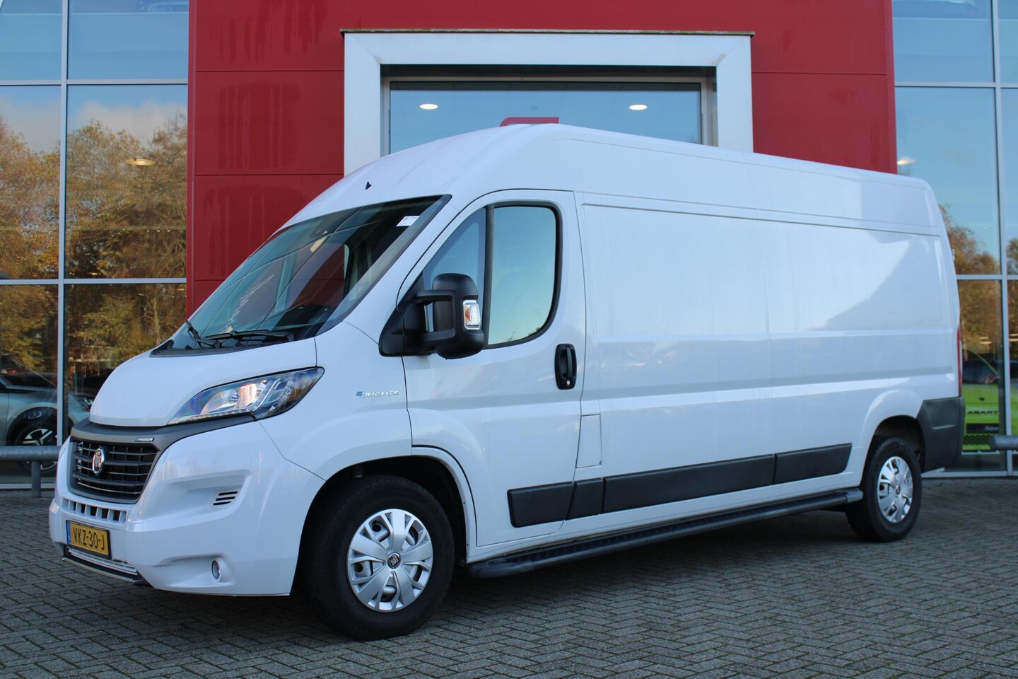 Fiat E-Ducato - 3.5T L3H2 79 kWH AUTOMAAT | NAVIGATIE | CLIMATE CONTROL | PARKEERSENSOREN | ACHTERUITRIJ C - AutoWereld.nl