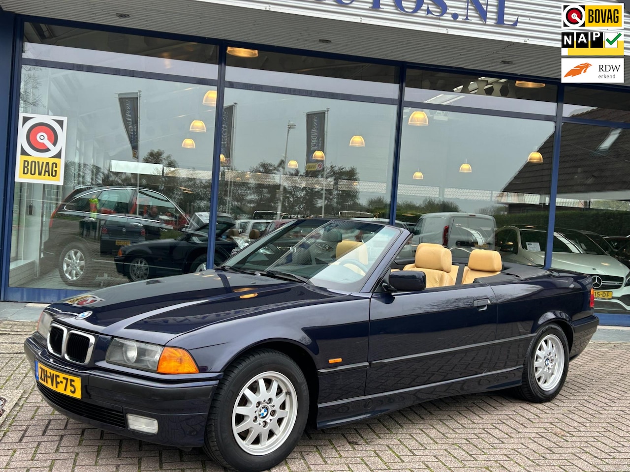 BMW 3-serie Cabrio - 320i Executive Aut. Hardtop Elek. Dak Leder Elek. Stoelen+Verw. NAP NL-Auto Nette Staat! - AutoWereld.nl