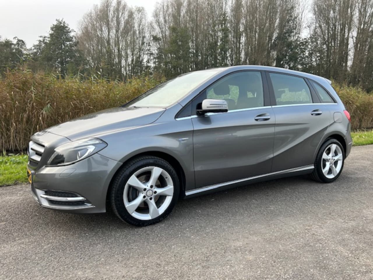 Mercedes-Benz B-klasse - B180 5DRS AMBITION | Leder | Cruise control | Navigatie | 17'' Lm velgen | Bluetooth | Air - AutoWereld.nl