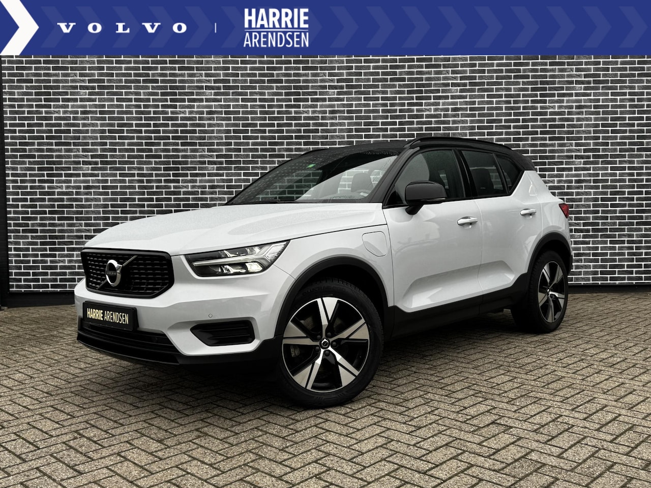 Volvo XC40 - 1.5 T4 Recharge R-Design | Trekhaak inklapbaar | Verwarmbare voorruit | Achteruitrijcamera - AutoWereld.nl