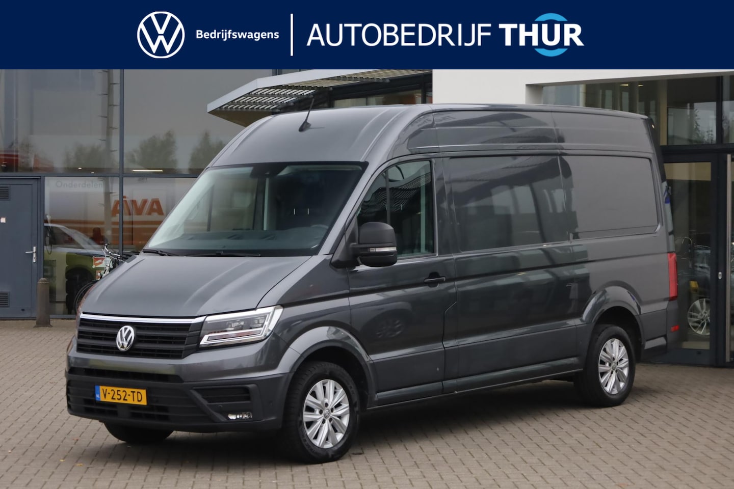 Volkswagen Crafter - 35 2.0 TDI L3H3 Highline 140PK / 103kW DSG, trekhaak (vaste kogel), LED koplampen, 17" LMV - AutoWereld.nl