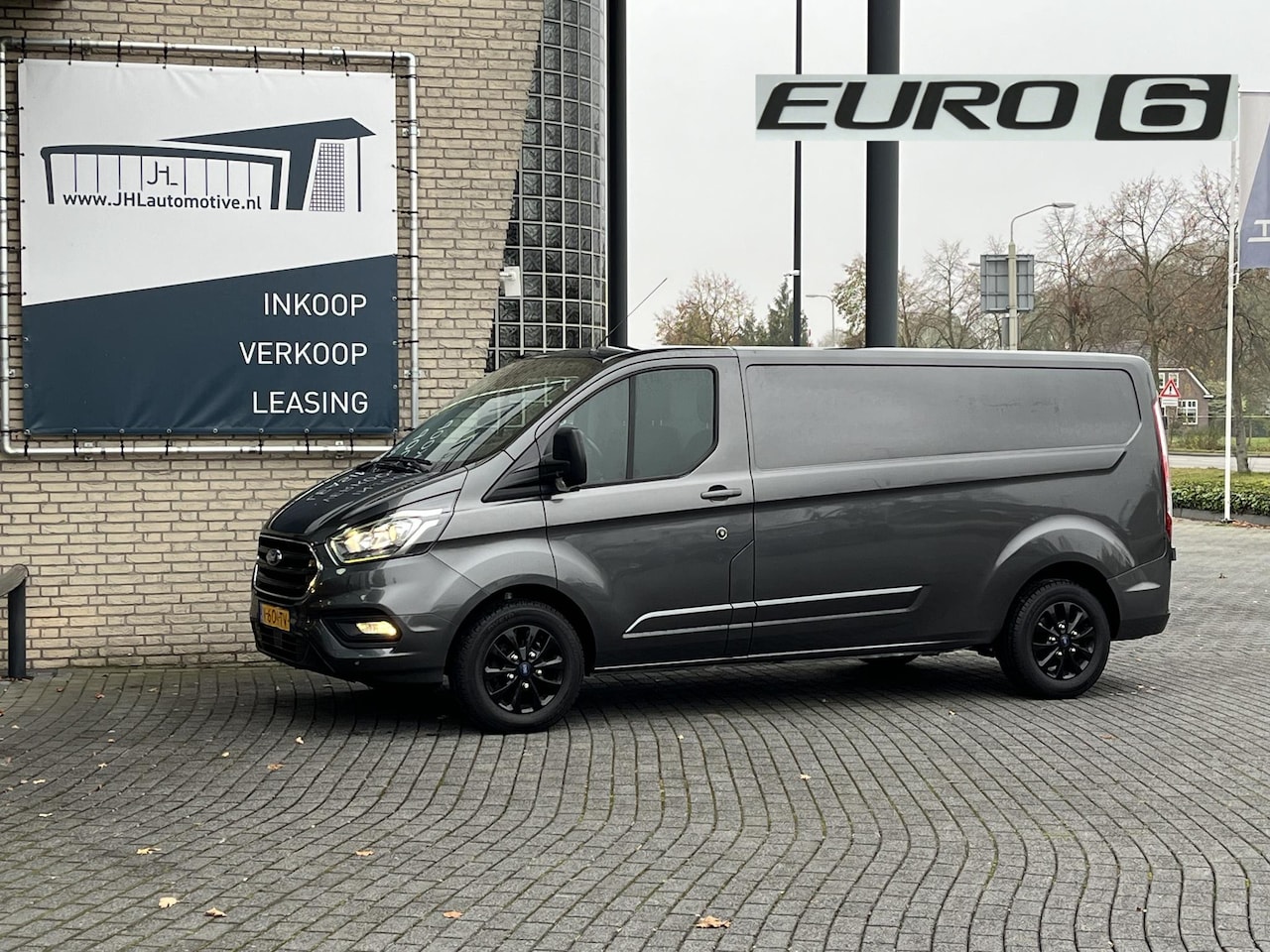 Ford Transit Custom - 300 2.0 TDCI L2H1 Limited*AUTOMAAT*NAVI*HAAK* - AutoWereld.nl