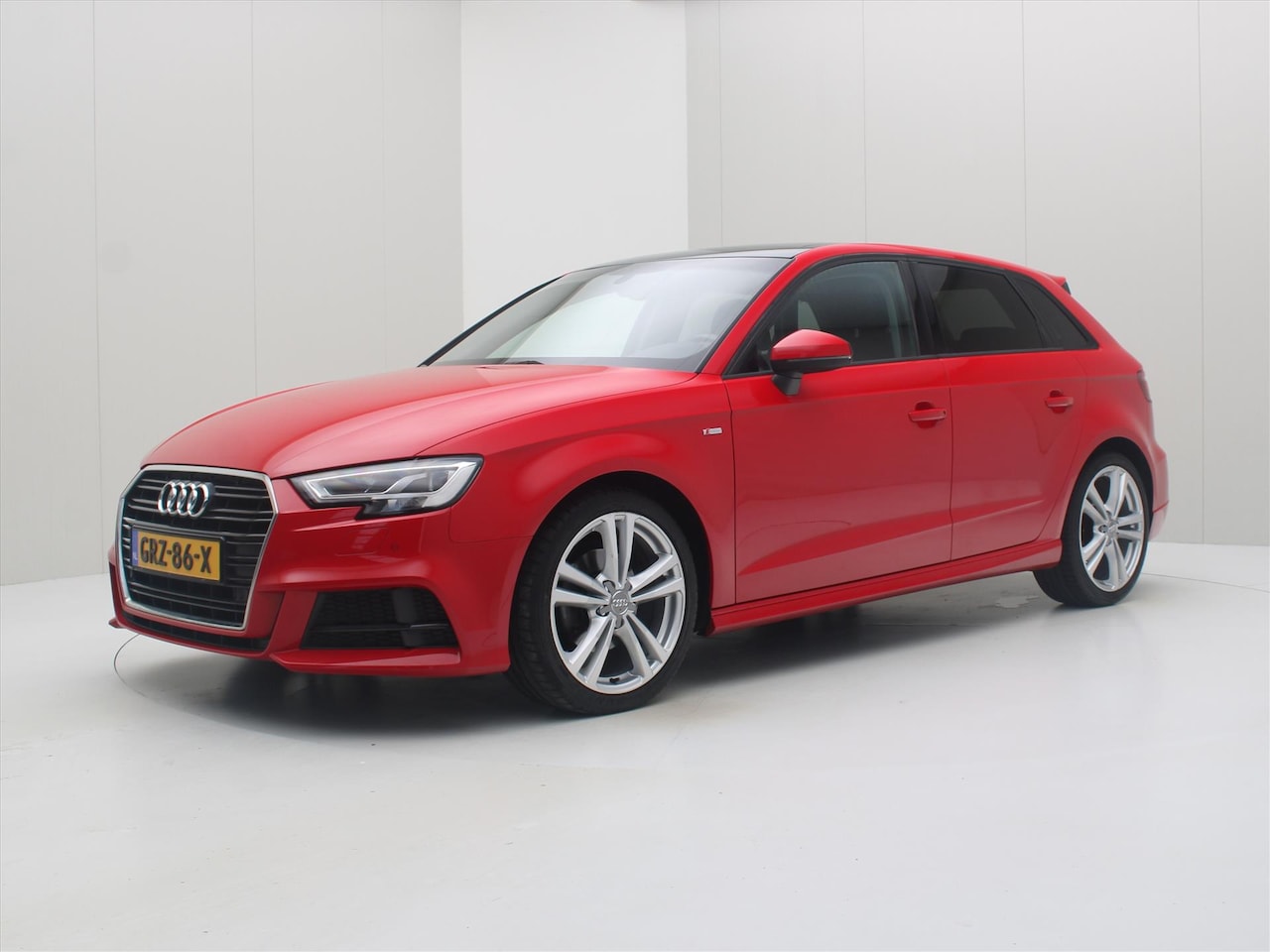 Audi A3 Sportback - 30 TFSI 116pk 6-Bak Sport Platinum [ PANO+CAMERA+VIRTUAL+LEDER+LED+STOELVERWARMING ] - AutoWereld.nl