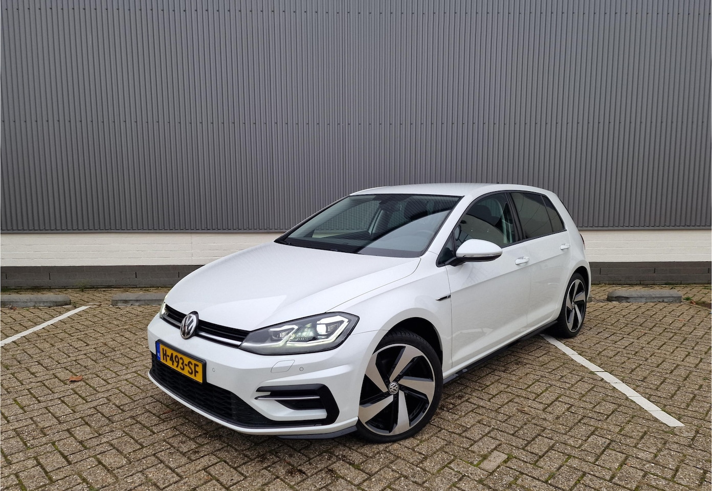 Volkswagen Golf - 1.5 TSI Highline R Line Navi Clima PDC MFS - AutoWereld.nl