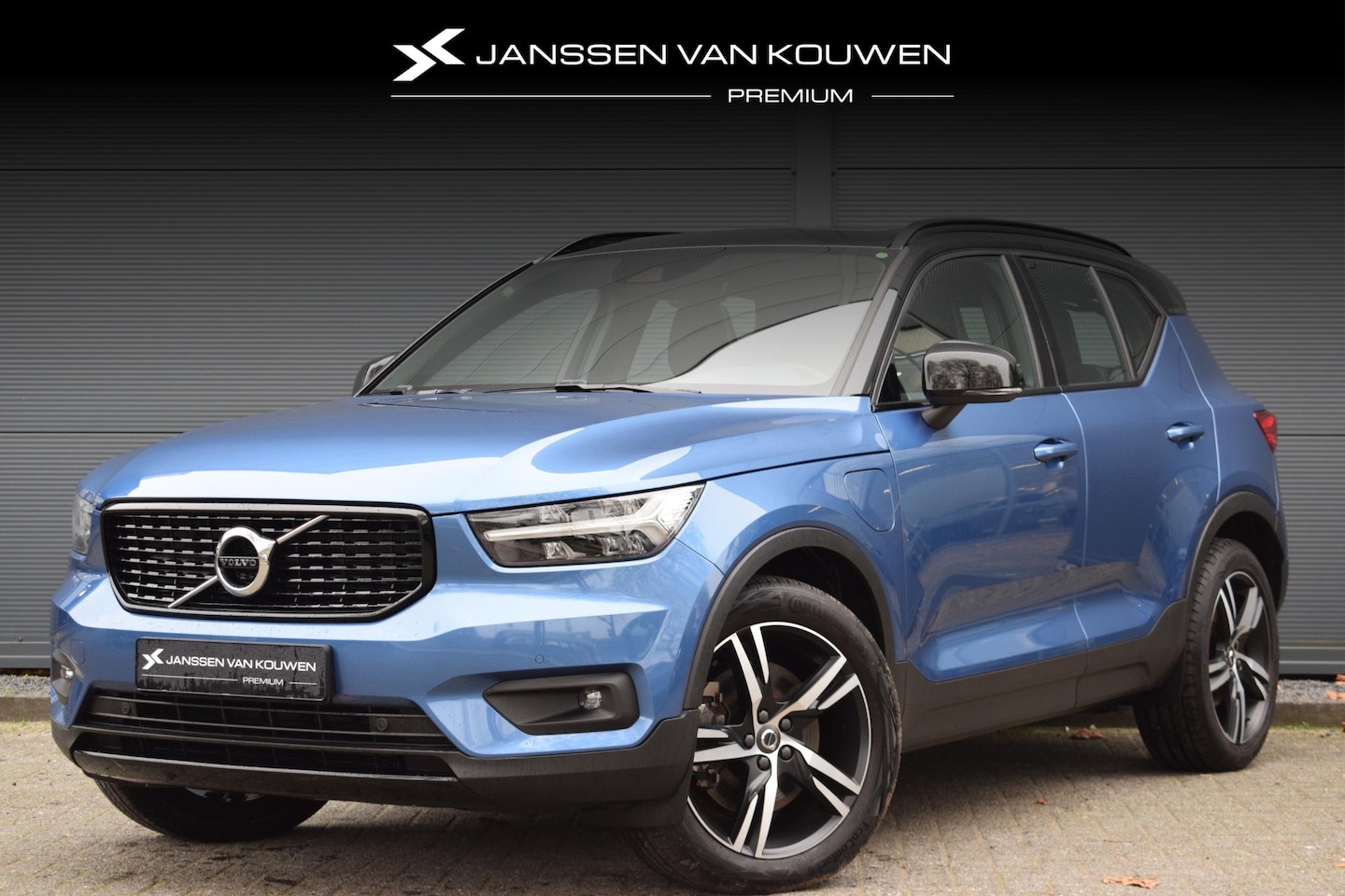 Volvo XC40 - 1.5 T5 Recharge R-Design / Panoramadak / Stoelverwarming - AutoWereld.nl