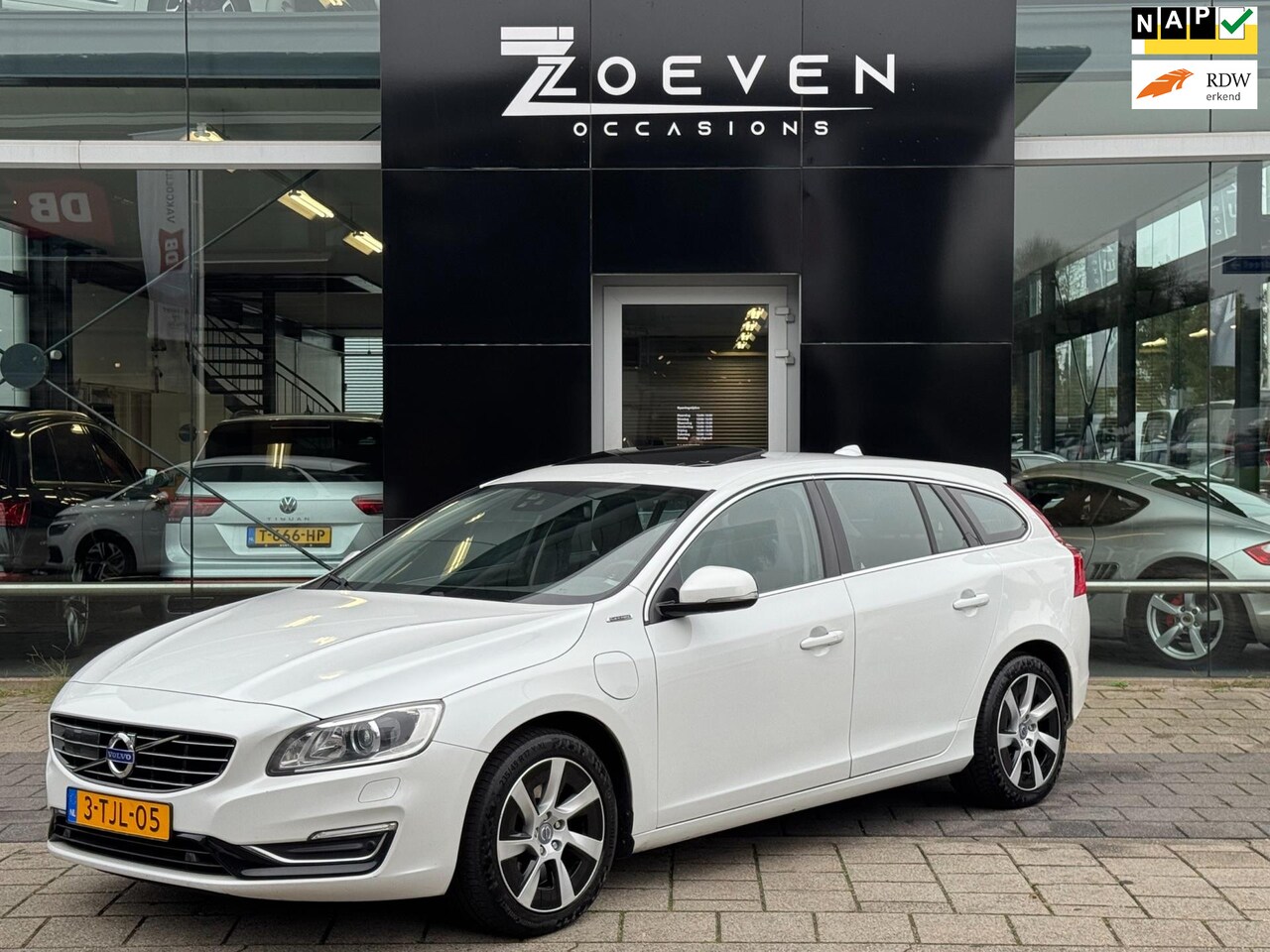 Volvo V60 - 2.4 D6 AWD Plug-In Hybrid Summum 2.4 D6 AWD Plug-In Hybrid Summum - AutoWereld.nl