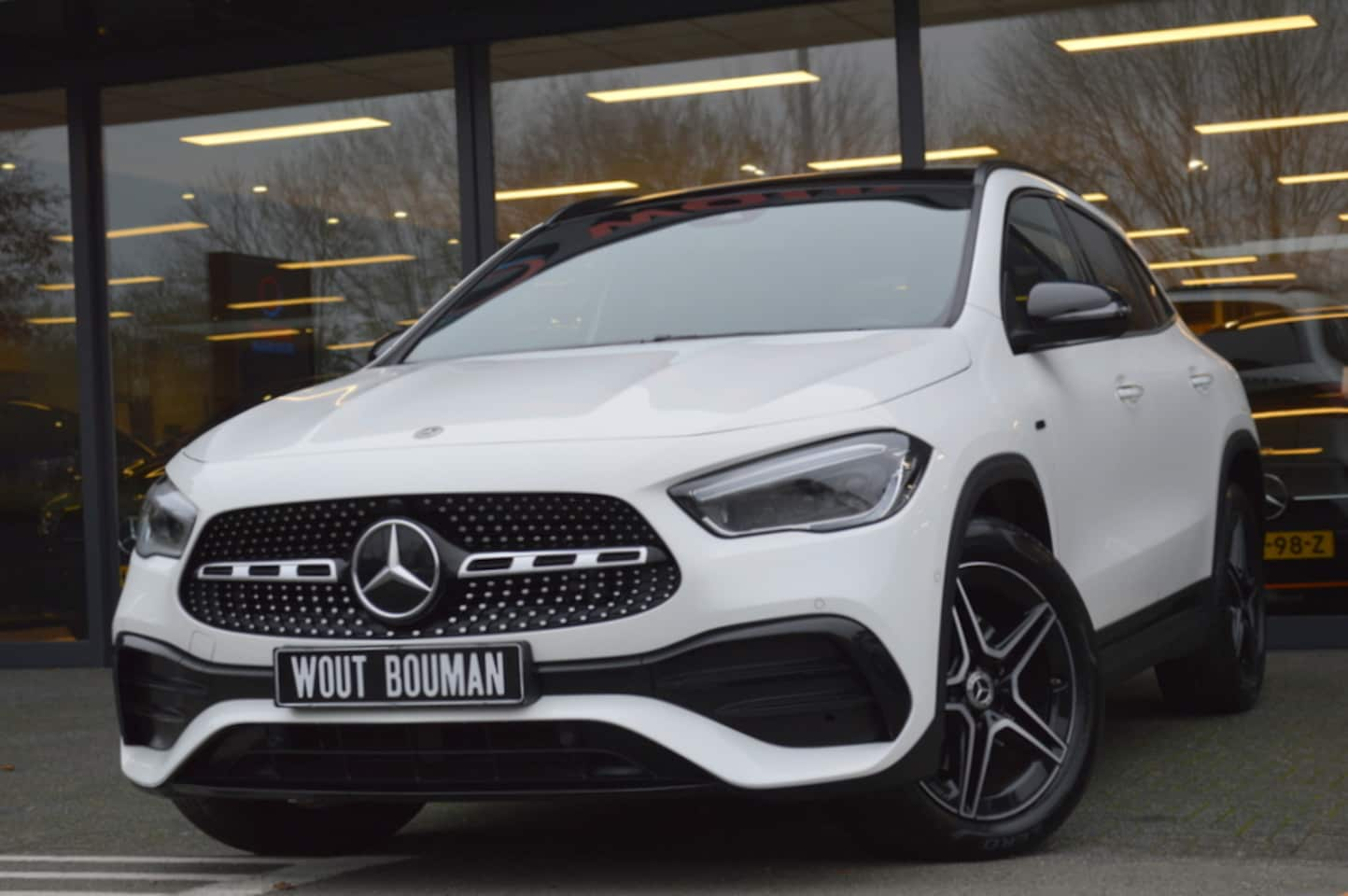 Mercedes-Benz GLA-Klasse - 250 e AMG Led Panorama Memory Keyless Pdc - AutoWereld.nl