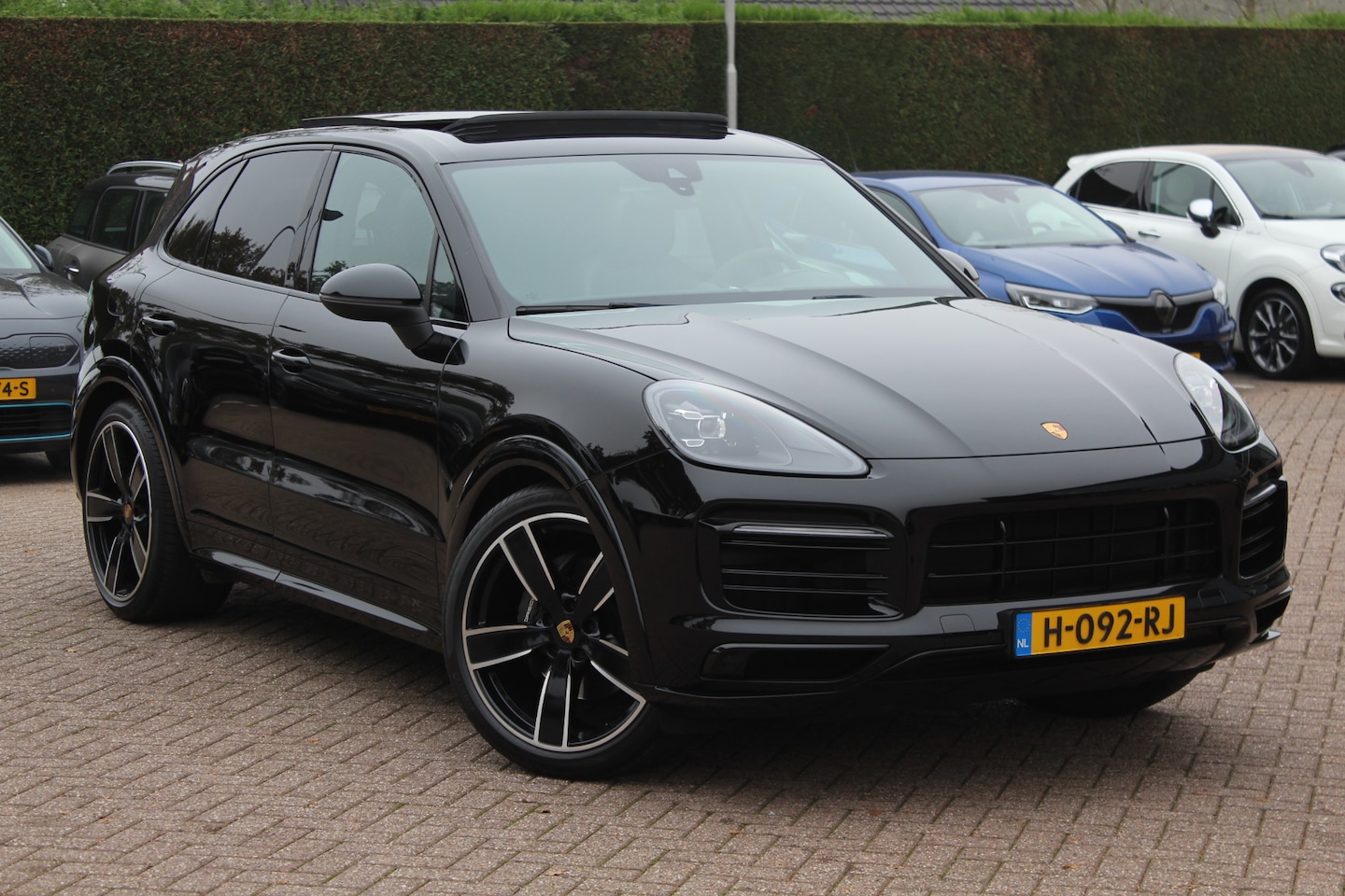 Porsche Cayenne - 3.0 E-Hybrid / Trekhaak / Panoramadak / Camera / 22'' / Sportdesign / Sportchrono / Keyles - AutoWereld.nl