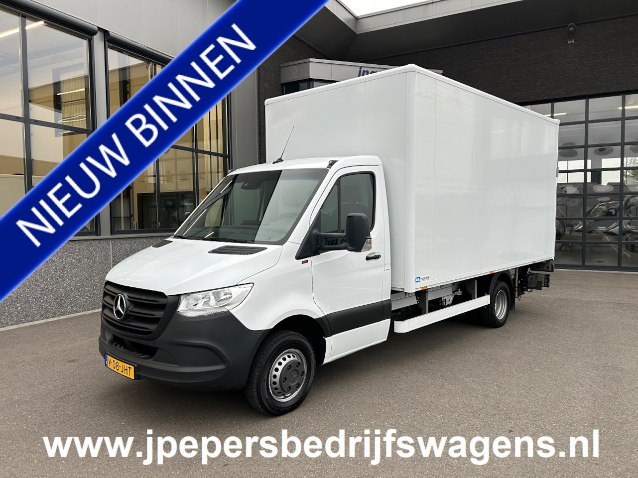 Mercedes-Benz Sprinter - 516 CDI Bakwagen / 1000KG Laadklep / MBUX / Camera / Airco / Carplay navigatie - AutoWereld.nl