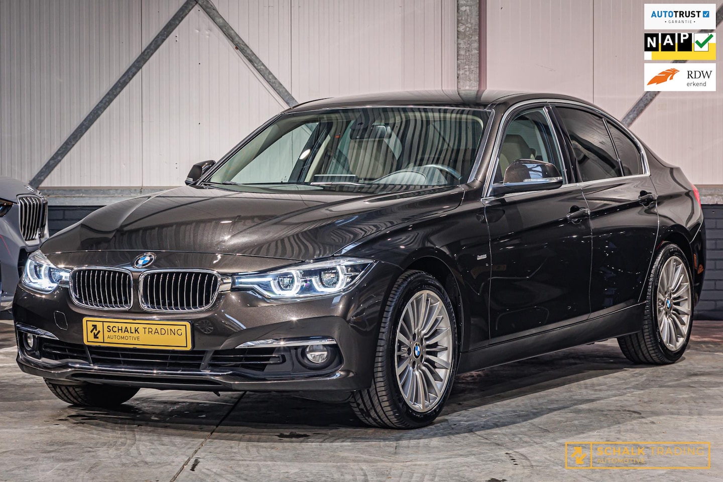 BMW 3-serie - 320i|PDC|NAP|StoelV|Trekhaak|Garantie|NW APK| - AutoWereld.nl