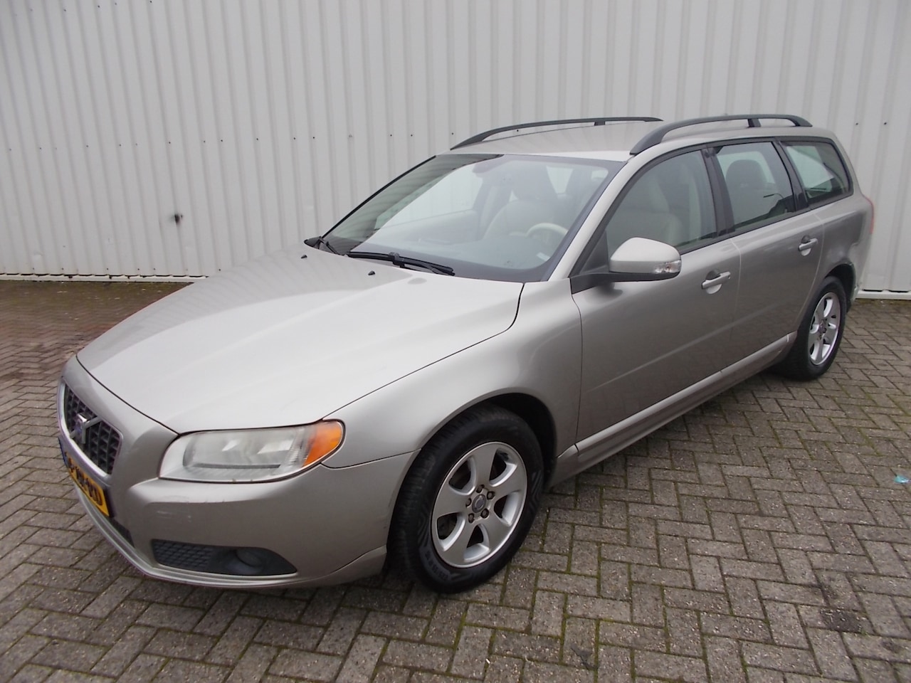 Volvo V70 - 2.0 Summum 2.0 Summum ( APK 22-09-2025 ) - AutoWereld.nl