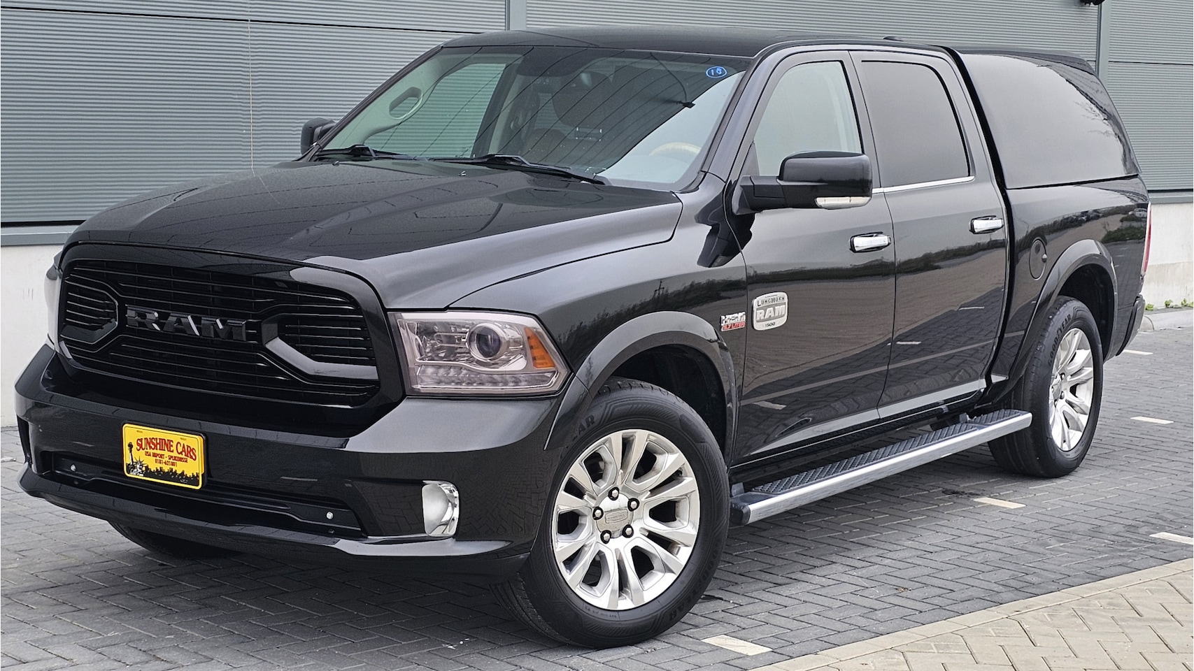 Dodge Ram 1500 - LONGHORN/SPORT 4X4 CREW CAB. 5,7LTR V8 AUT.LUCHTVERING, BEDTOPPER - AutoWereld.nl