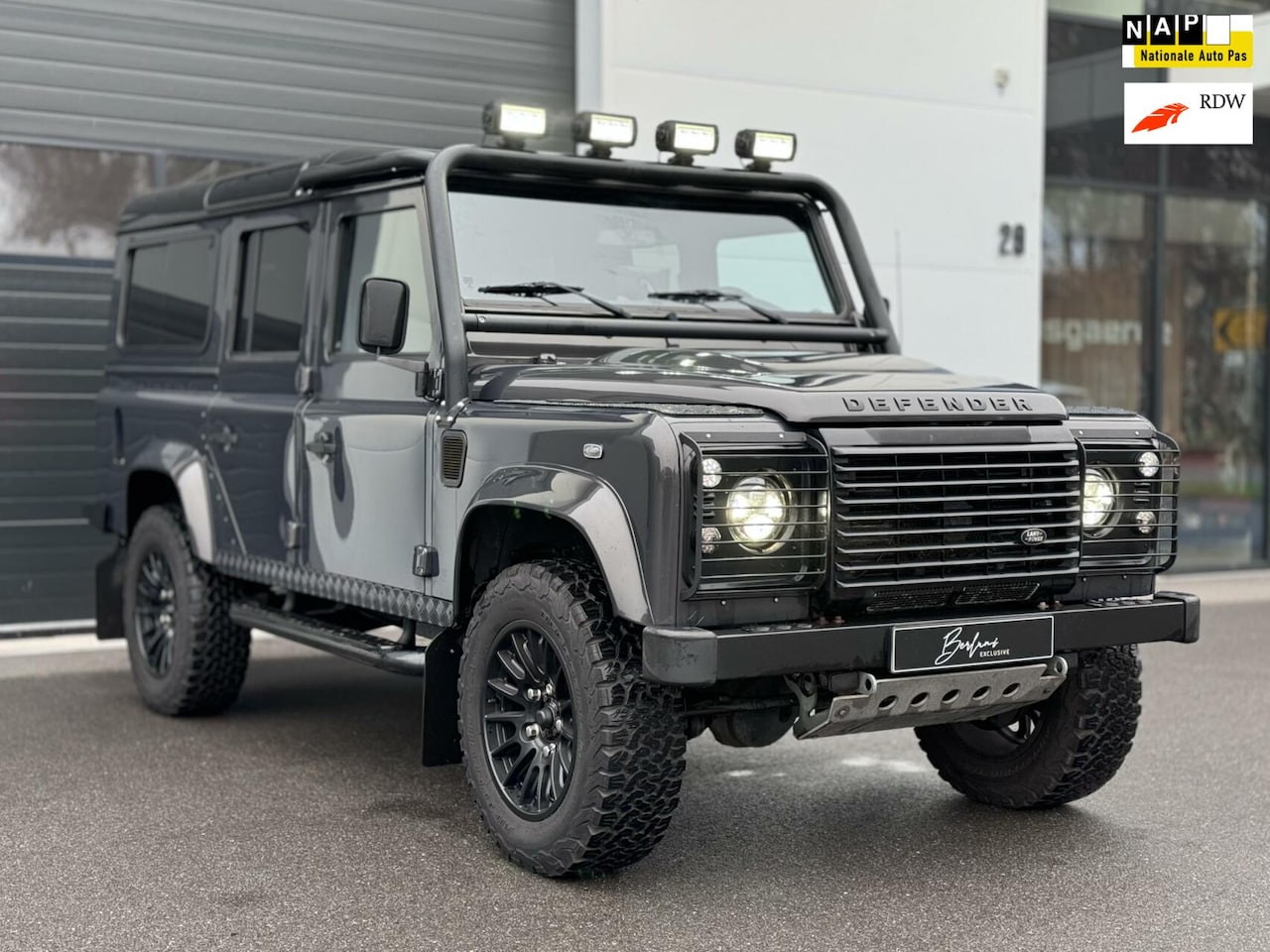 Land Rover Defender 110 - 2.2 D SW 110" Adventure Limited Edition - AutoWereld.nl