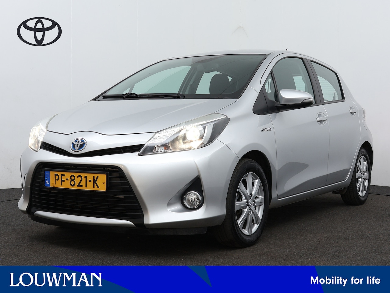 Toyota Yaris - 1.5 Full Hybrid Aspiration Limited | Navigatie | Camera | LM velgen | - AutoWereld.nl