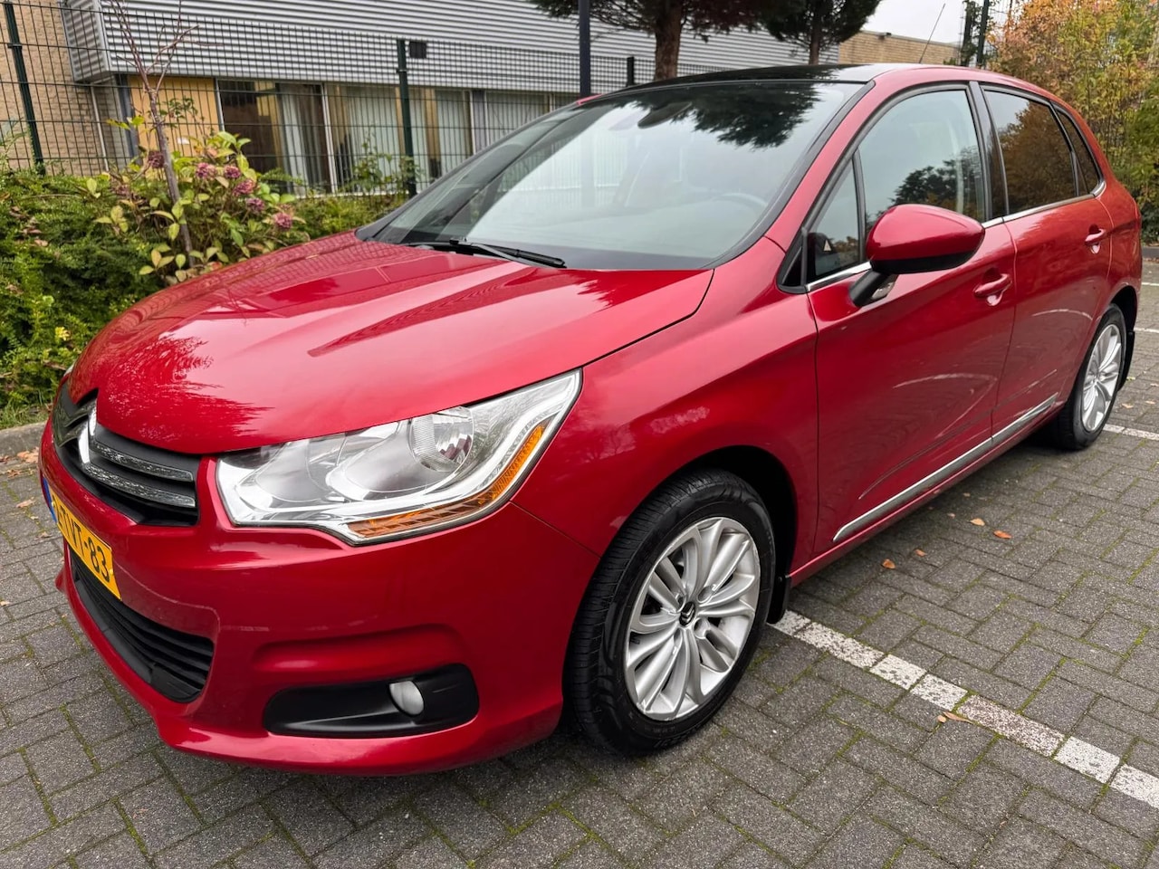 Citroën C4 - 1.2 PureTech Exclusive / Pano'dak / Navi / PDC / Trekhaak - AutoWereld.nl