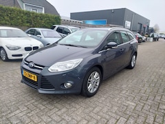 Ford Focus Wagon - 1.0 EcoBoost Titanium motor rookt