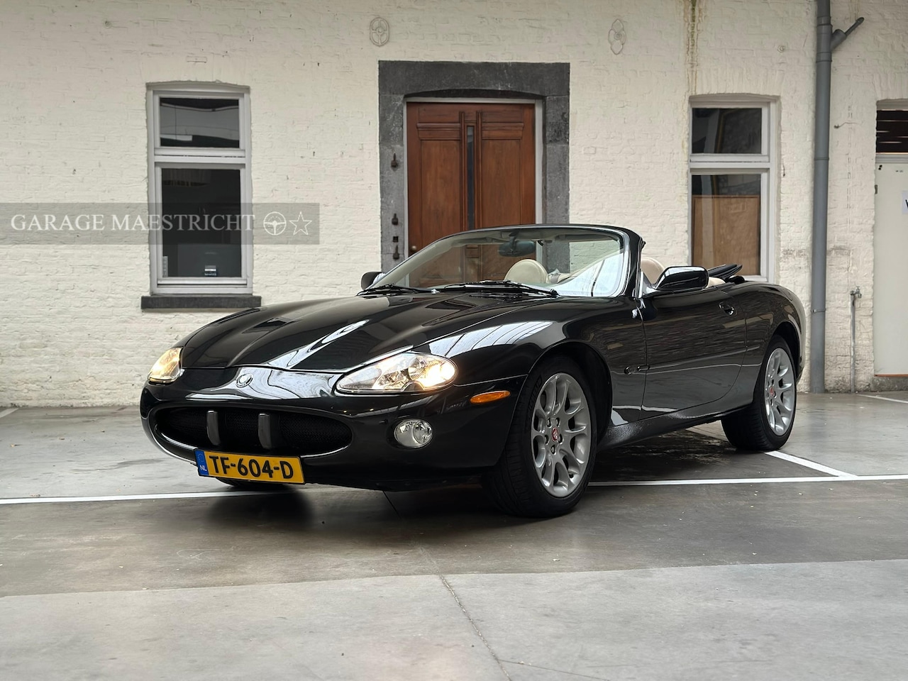 Jaguar XK8 - 4.0 V8 Convertible - AutoWereld.nl