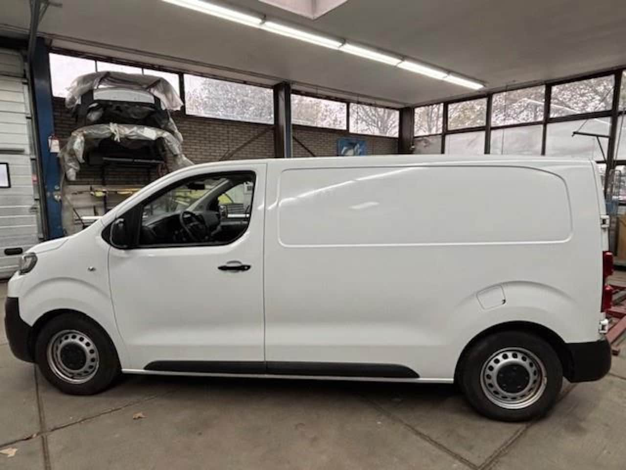 Peugeot Expert - 226S 1.6 BlueHDI 115 Premium - AutoWereld.nl