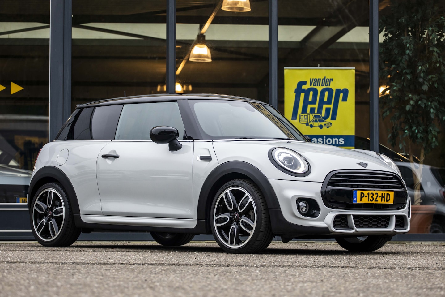 MINI Cooper - Mini 1.5 60 Years Edition - AutoWereld.nl