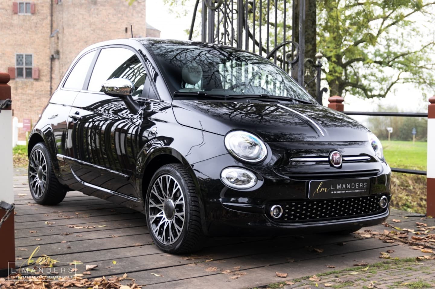 Fiat 500 - 1.0 Hybrid Dolcevita 2022 ZWART | Panoramadak | Apple CarPlay - AutoWereld.nl