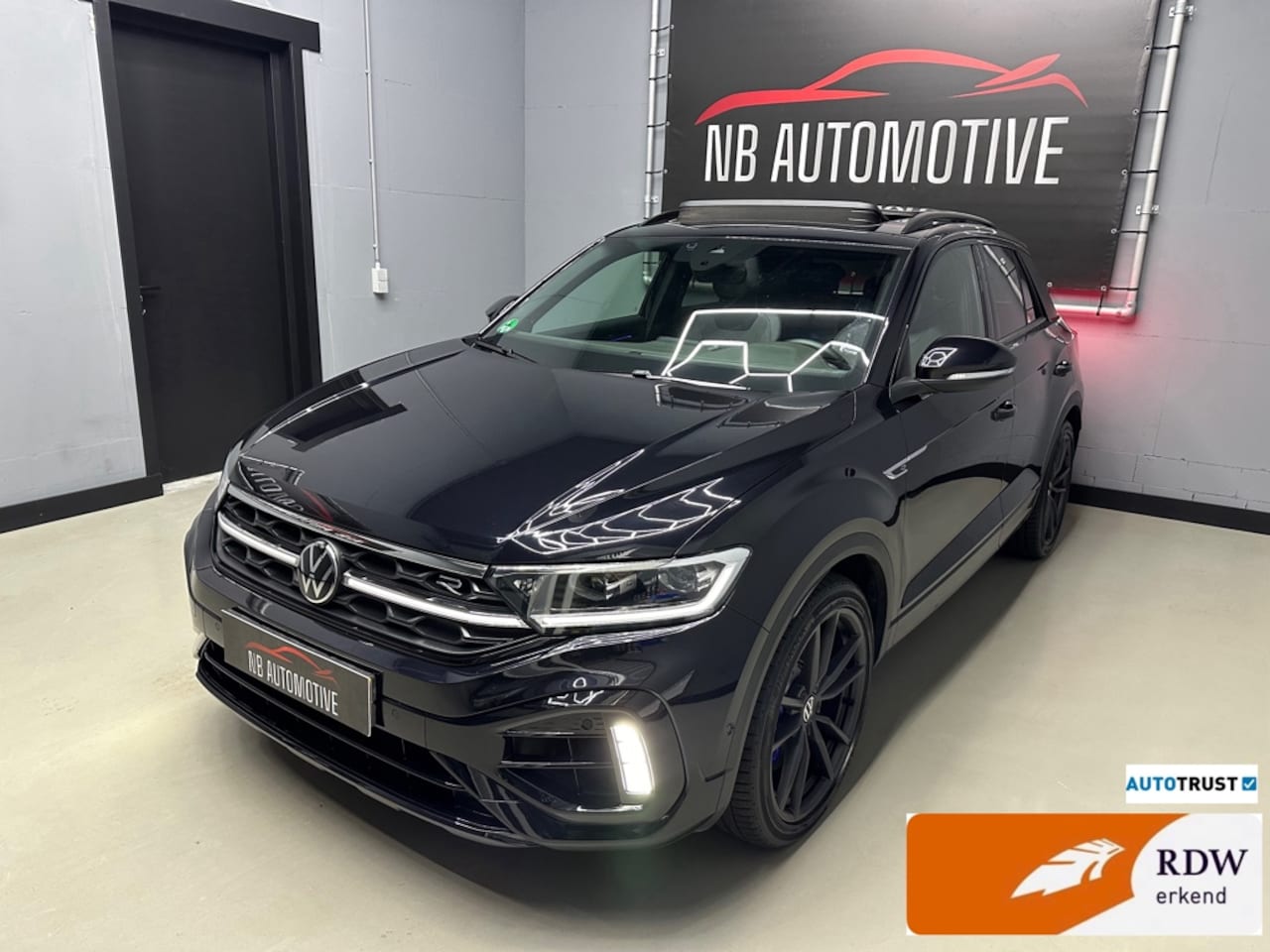 Volkswagen T-Roc - 2.0 TSI R 4motion 2023 - AutoWereld.nl