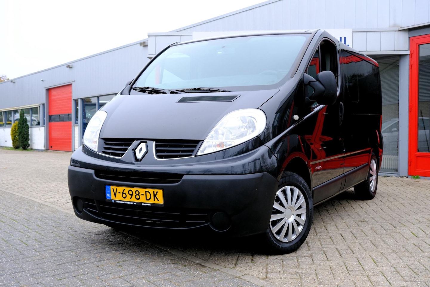 Renault Trafic - 2.0 dCi T27 L1H1 DC Aut. *Rolstoelvervoer* Airco|Cam - AutoWereld.nl