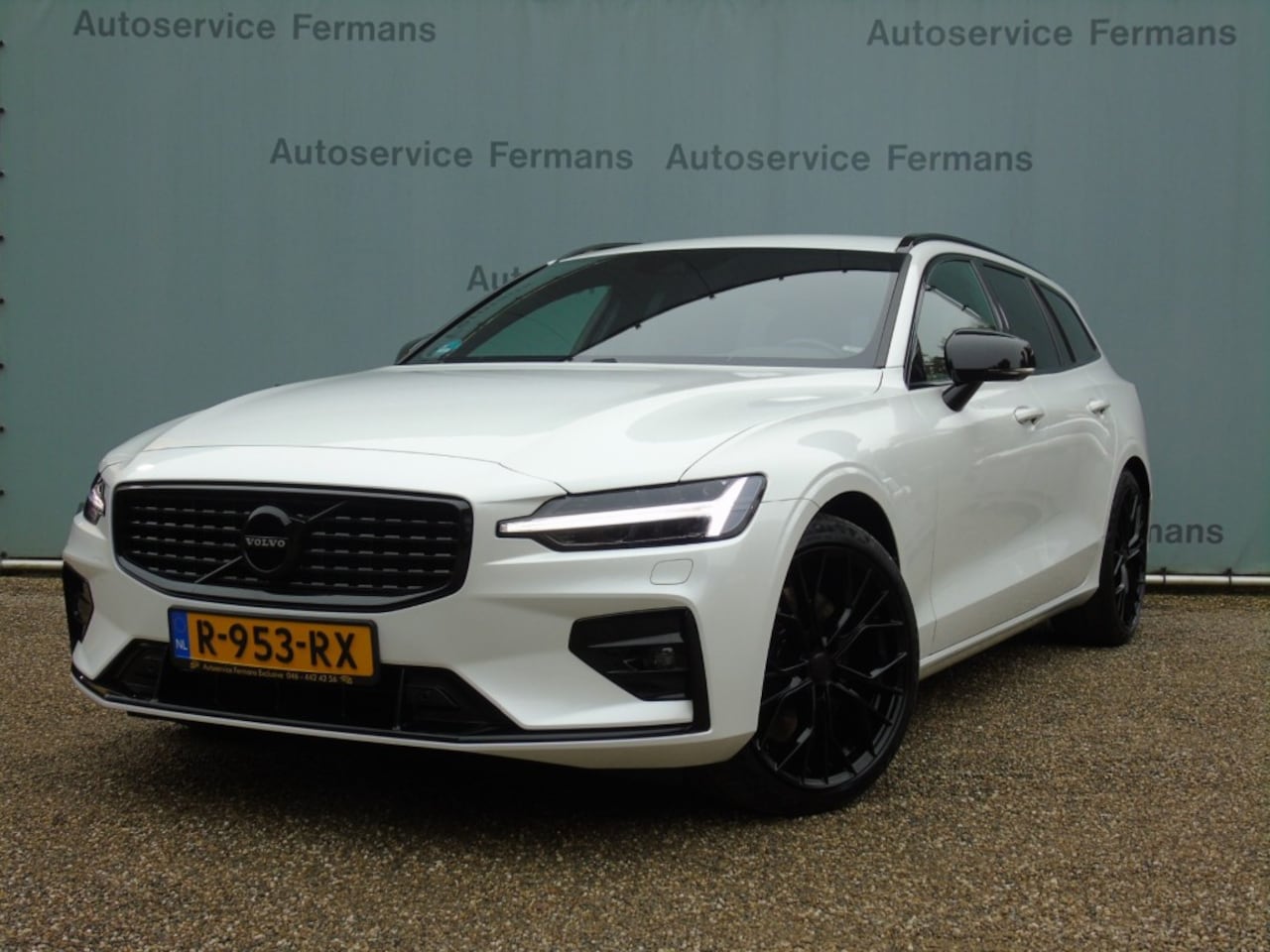 Volvo V60 - T6 310PK 4x4 R-design - 2019 - 105DKM - Leer-navi-trekhaak-19 - AutoWereld.nl