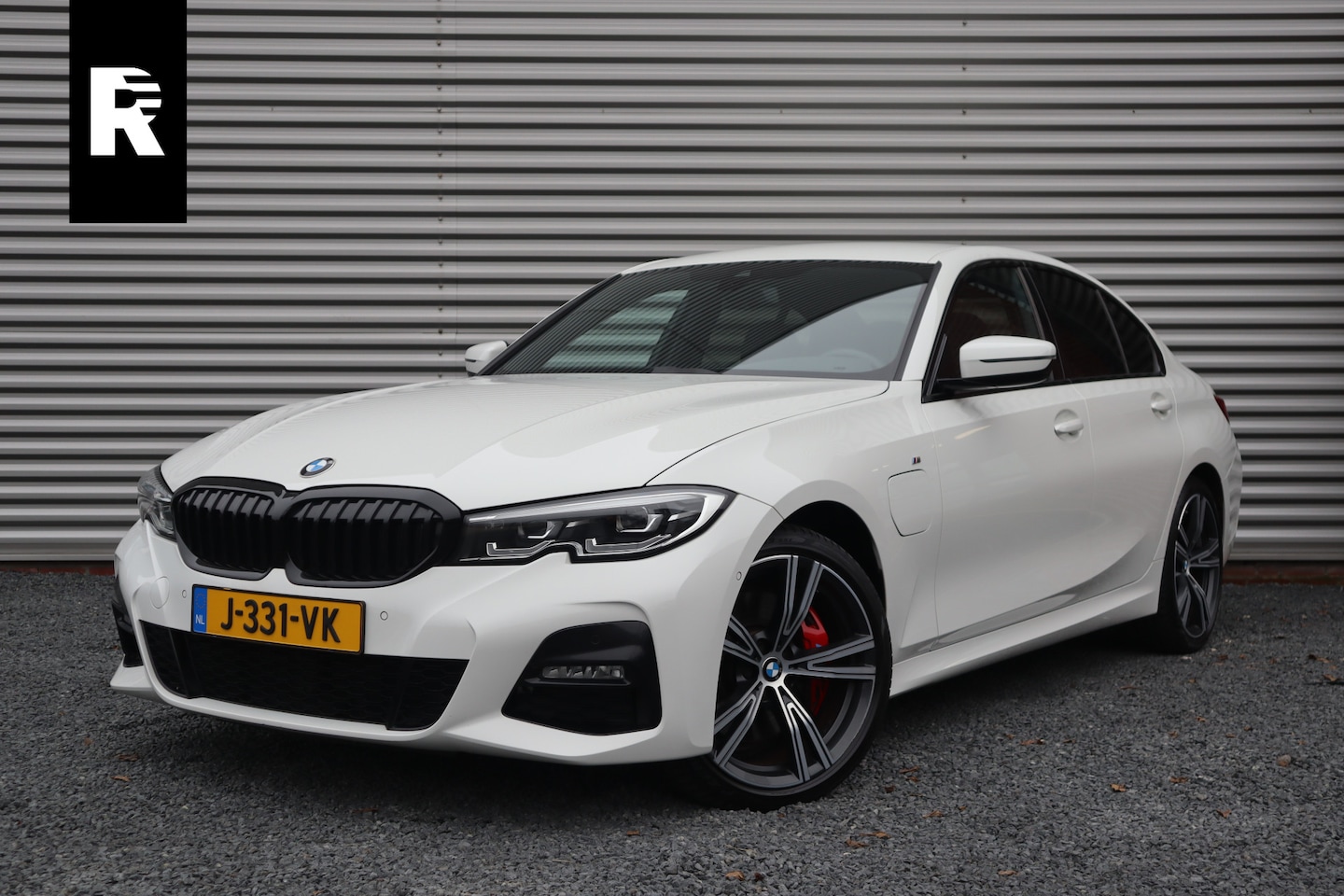 BMW 3-serie - 330e M-Sport / Leder / Camera / Hifi / 19inch Individual / - AutoWereld.nl