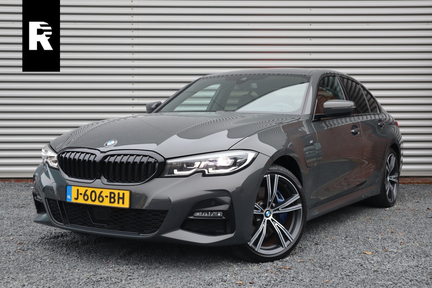 BMW 3-serie - 330e M Sport Individual High Executive / Leder Dashboard / Adaptieve cruise / 19 inch / Hi - AutoWereld.nl