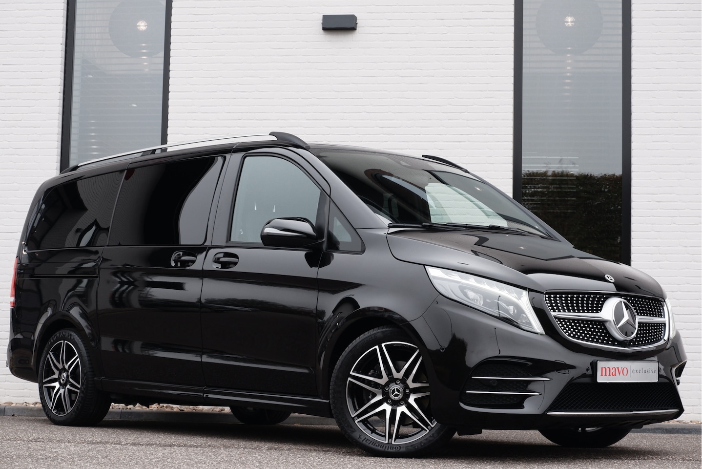 Mercedes-Benz V-klasse - 250d Lang / AMG / DC / 2x Schuifdeur / MBUX (apple carplay) / Camera / NIEUWSTAAT - AutoWereld.nl