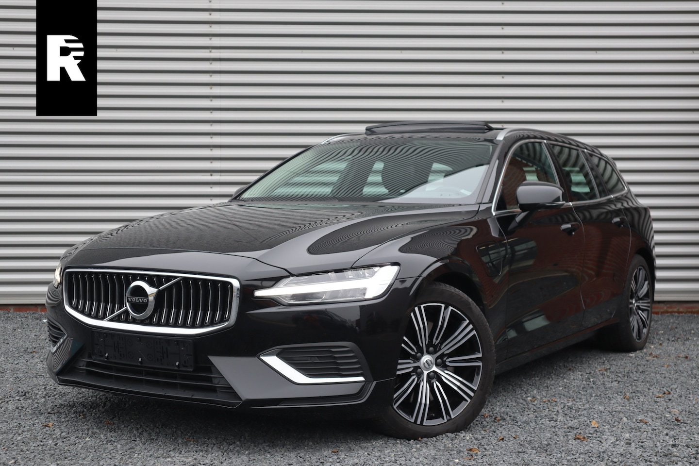 Volvo V60 - 2.0 T8 Twin Engine AWD Inscription Panorama / Leder / LED / 18 inch / - AutoWereld.nl