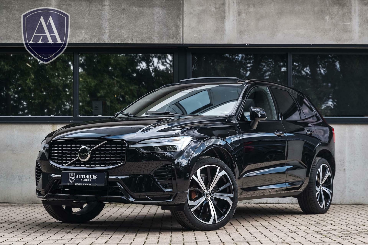 Volvo XC60 - 2.0 Recharge T8 AWD R-Design Facelift 360c Luchtv - AutoWereld.nl