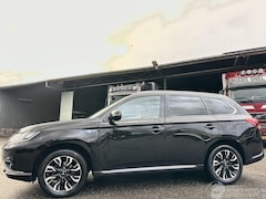 Mitsubishi Outlander - 2.0 PHEV 4WD Aut + F1 Premium - nap - bi xenon - cam - front + side assist - stuur + stoel