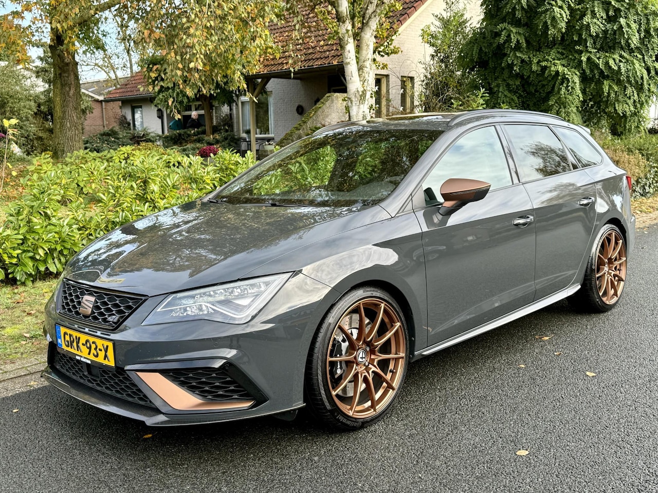 Seat Leon ST - 2.0 TSI 4DRIVE CUPRA R 300PK DSG Pano•Carbon - AutoWereld.nl