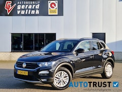 Volkswagen T-Roc - 1.5 TSI Style DSG NAV ADAPTIVE CRUISE PDC