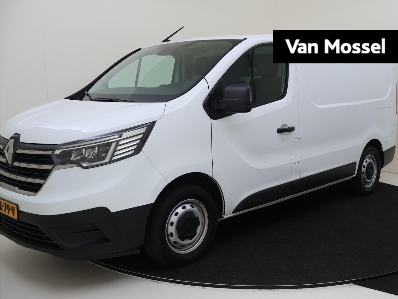 Renault Trafic - 2.0 dCi 110 T29 L1H1 Comfort | Trekhaak | Betimmering | Achterdeuren met ruiten | Parkeers - AutoWereld.nl