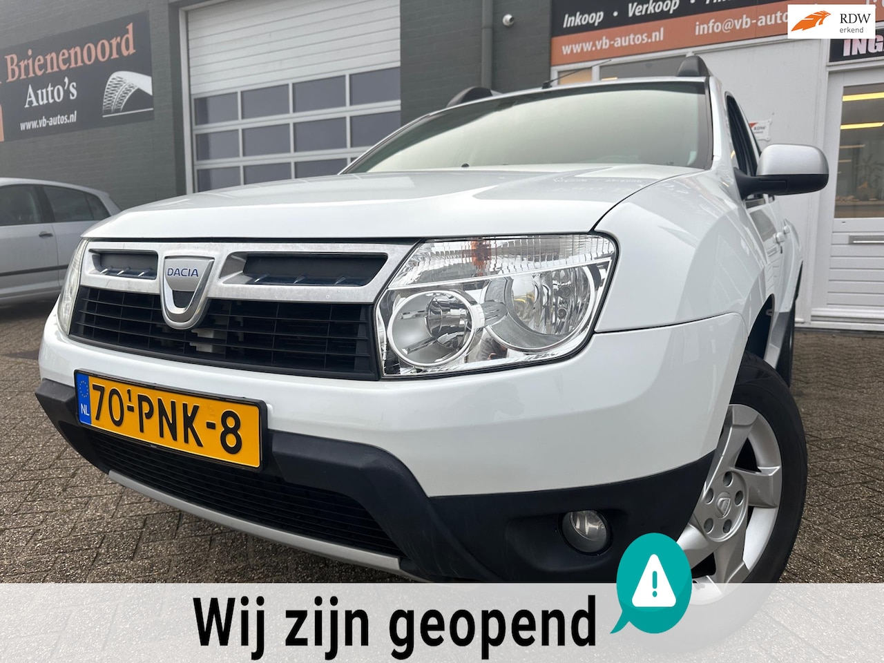 Dacia Duster - 1.6 Lauréate 2wd met parkeersensoren en leer en trekhaak en airco en zeer goed onderhouden - AutoWereld.nl