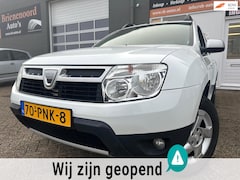 Dacia Duster - 1.6 Lauréate 2wd met parkeersensoren en leer en trekhaak en airco en zeer goed onderhouden