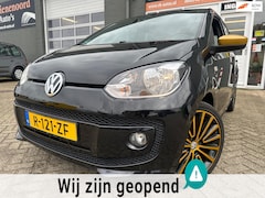 Volkswagen Up! - 1.0 high up BlueMotion 5 drs met parkeersensoren en airco en met maar 39000 km