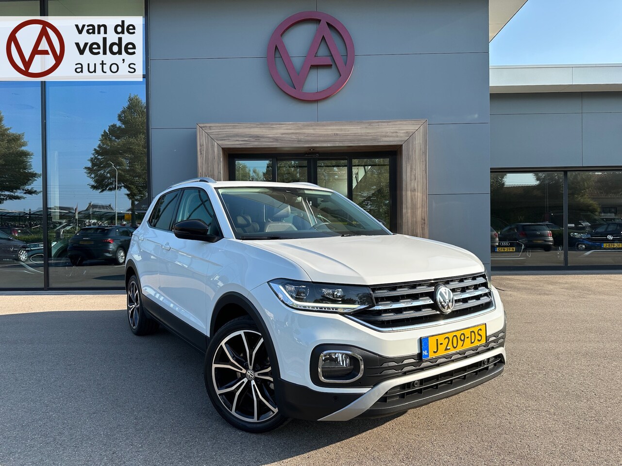 Volkswagen T-Cross - 1.0 TSI 116pk DSG Style | Virtual cockpit | Keyless | Camera | Dode hoek | Rijklaar incl. - AutoWereld.nl