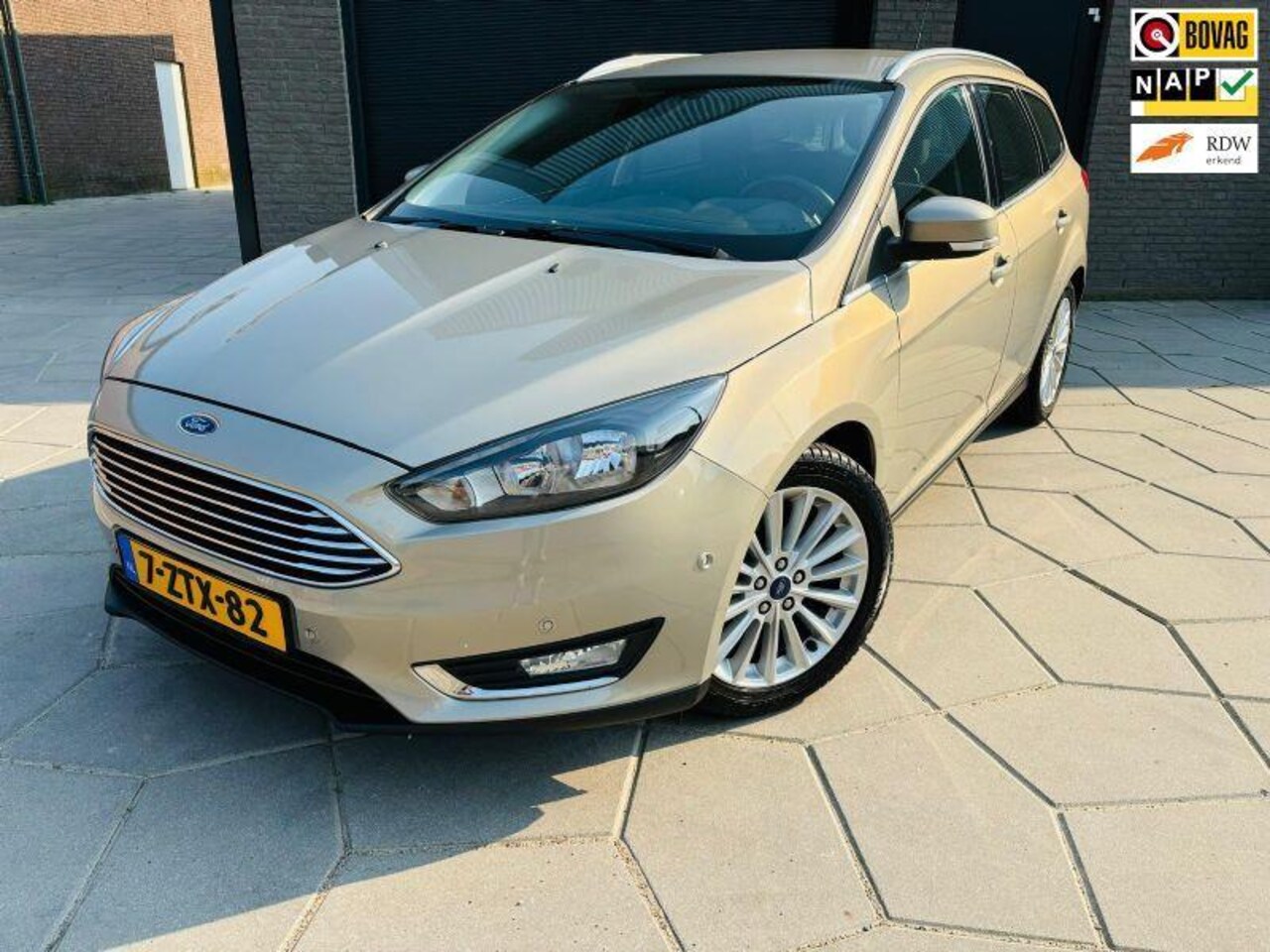 Ford Focus - 1.0 First Edition|TITANIUM|4 x All-Season band Nieuw 17 Inch|6 versn. - AutoWereld.nl