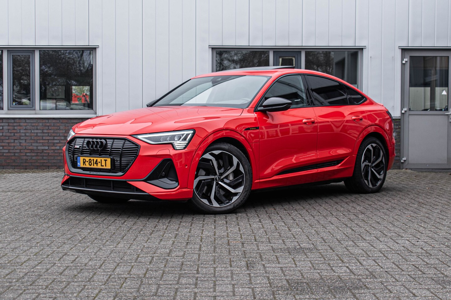 Audi e-tron Sportback - 55 quattro S edition 95 kWh 21" | Softclose | Pano dak | S-Sportstoelen - AutoWereld.nl