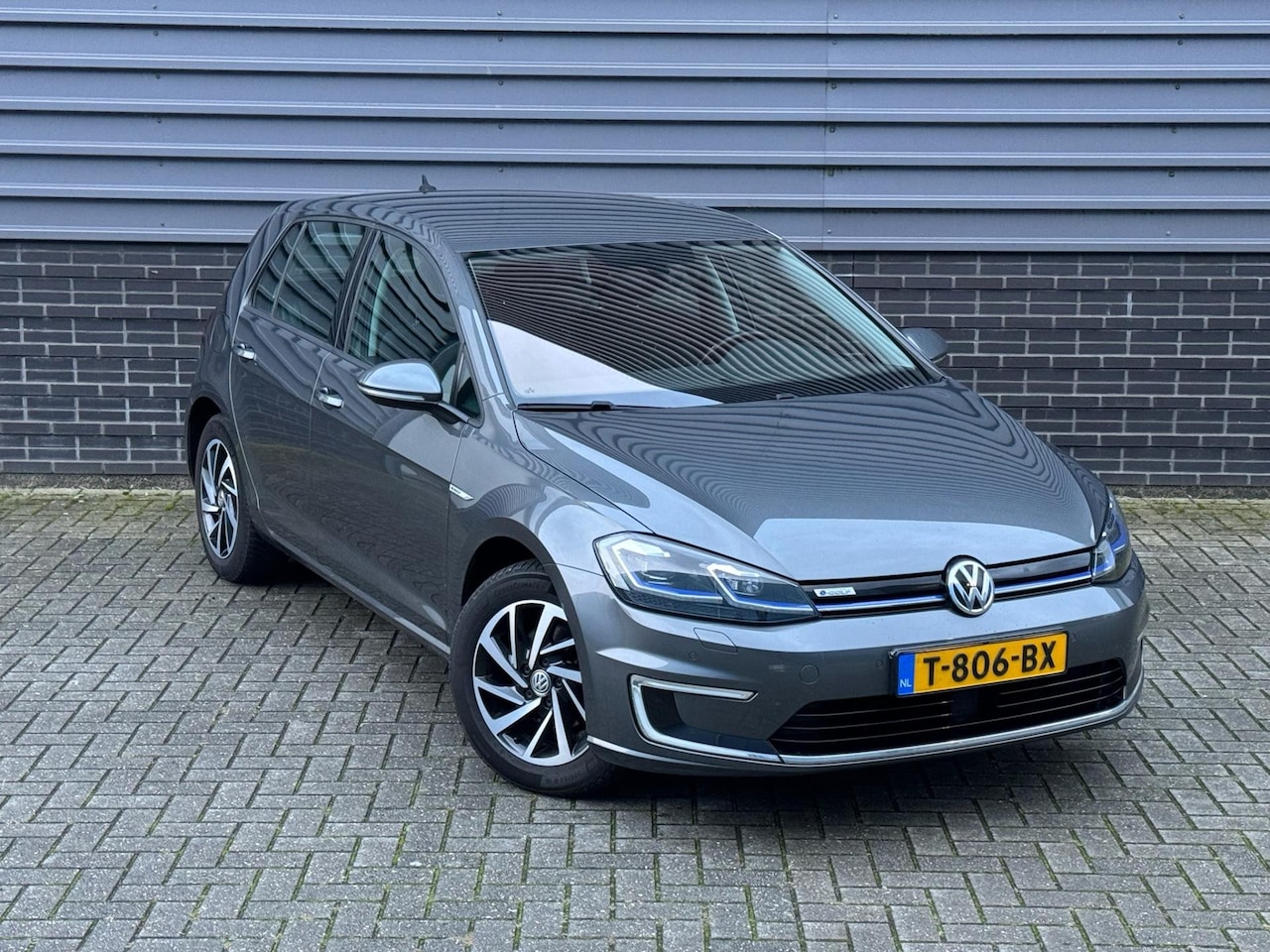 Volkswagen e-Golf - | Carplay | Stoelvw | Virtual | PDC - AutoWereld.nl