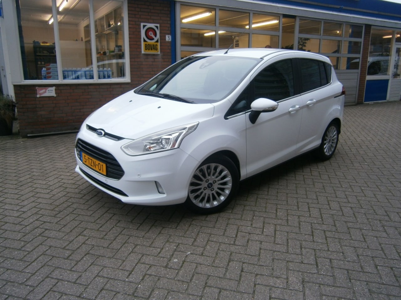 Ford B-Max - 1.0 EcoB. Titanium Camera,Navigatie,Pdc,Trekhaak - AutoWereld.nl